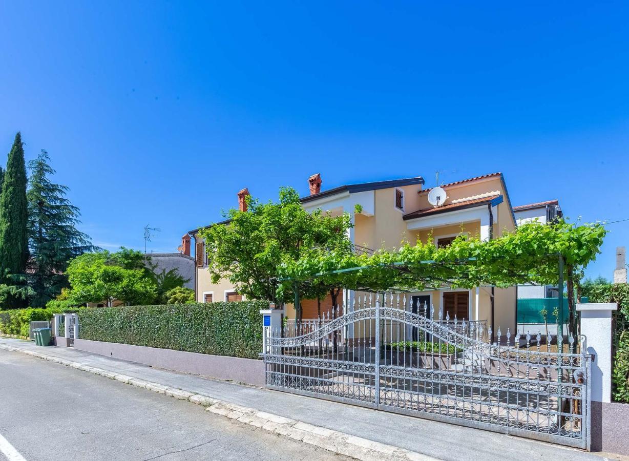 Rino Apartment Пореч Екстериор снимка