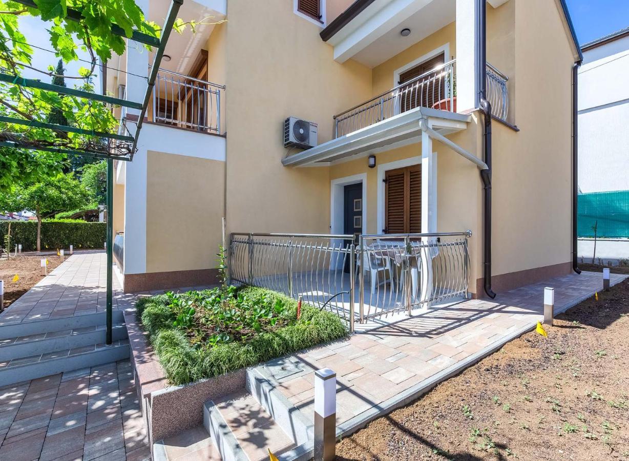 Rino Apartment Пореч Екстериор снимка