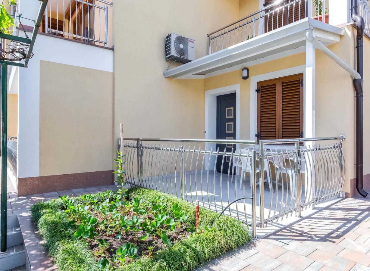 Rino Apartment Пореч Екстериор снимка