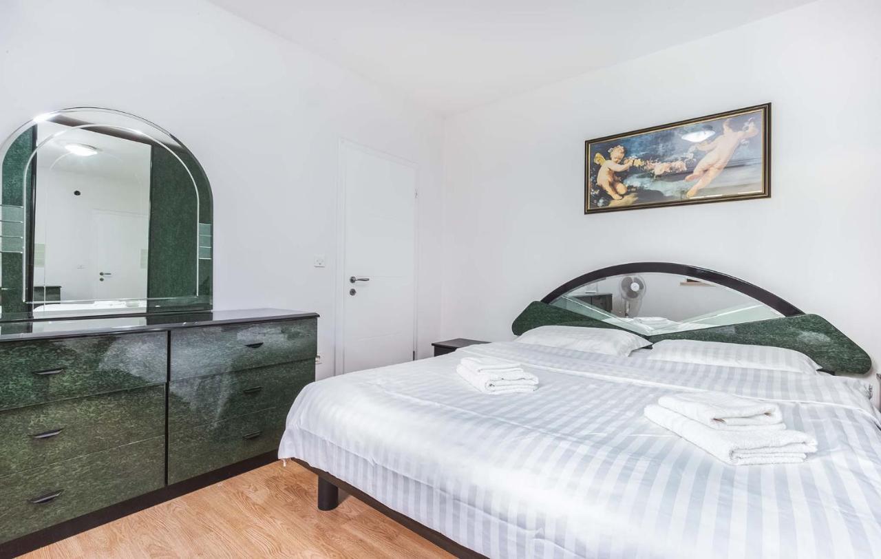 Rino Apartment Пореч Екстериор снимка